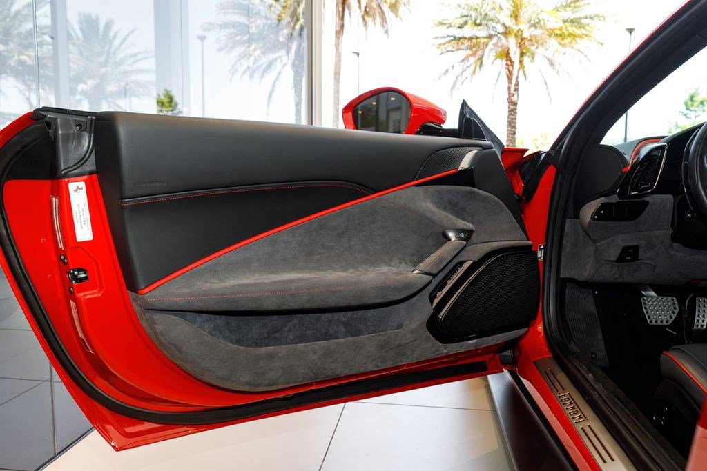 Used 2022 Ferrari Roma RWD image 23