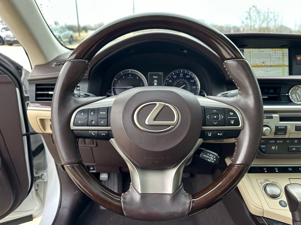 Used 2018 Lexus ES 350 w/ Luxury Package w/Wood Trim image 16