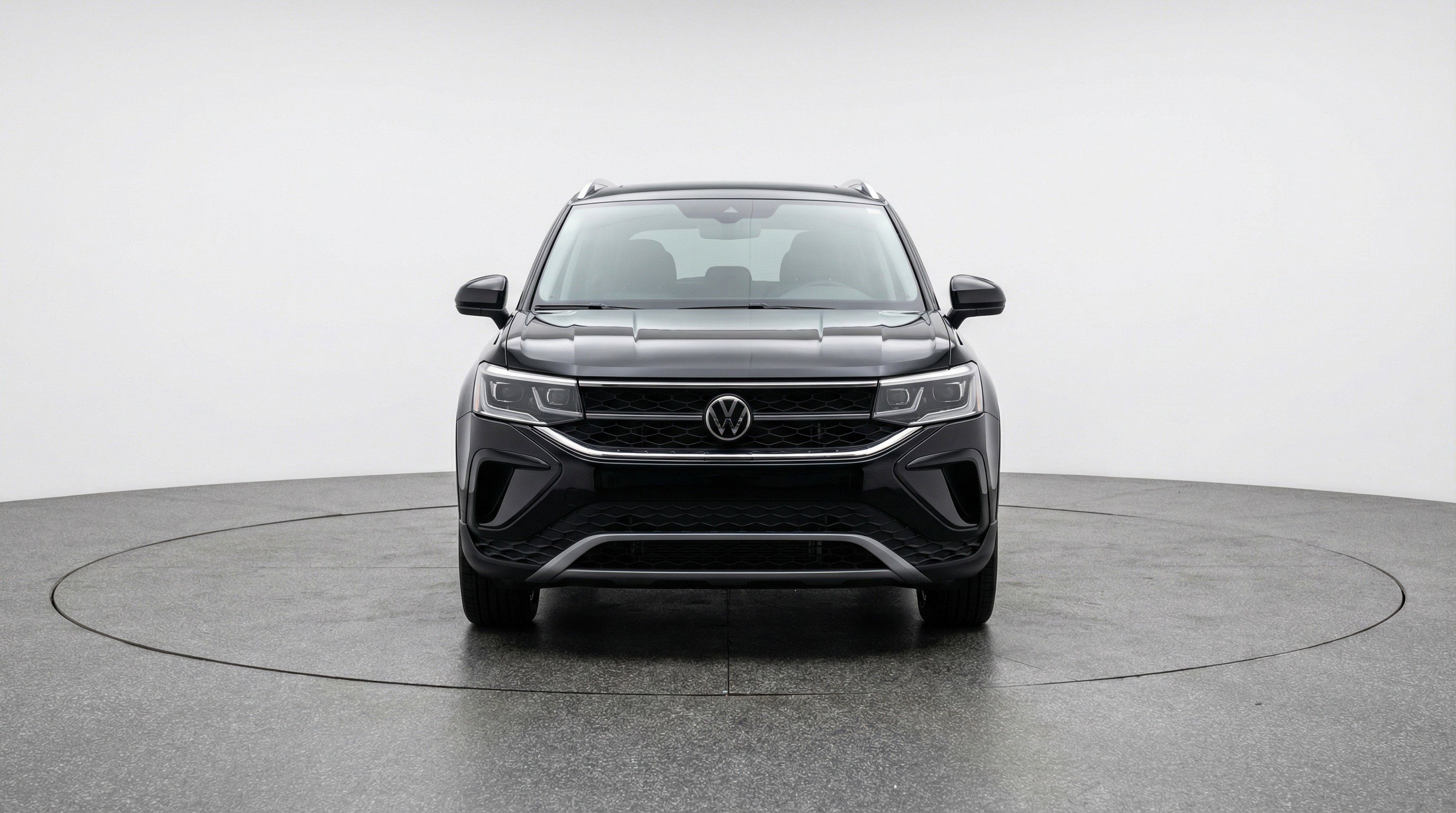 Used 2025 Volkswagen Taos SE image 2