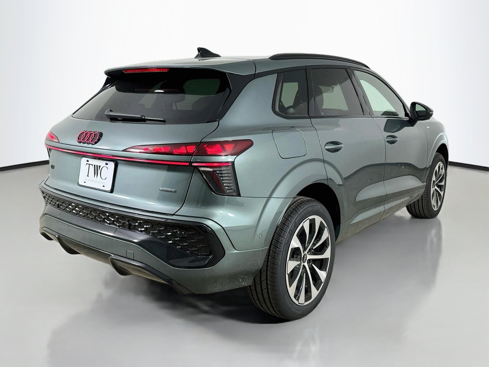 New 2026 Audi Q3 quattro 2.0T AWD/4WD image 5