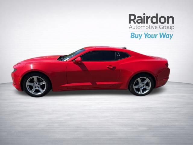 Used 2020 Chevrolet Camaro LT RWD image 7