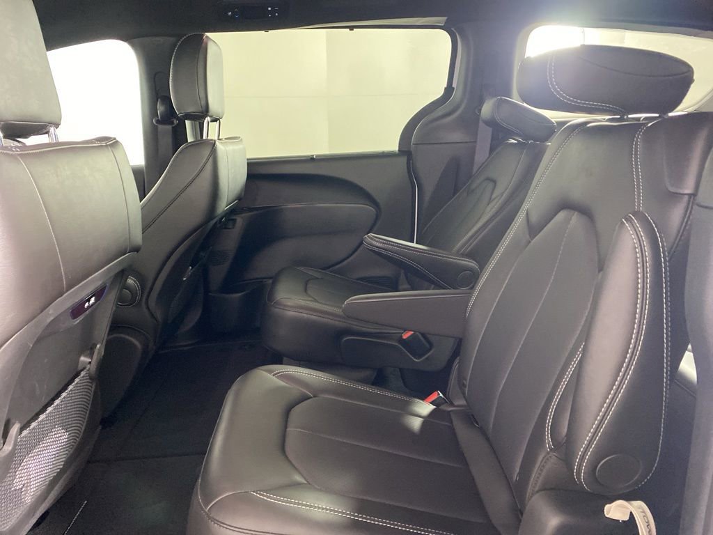 Used 2026 Chrysler Pacifica Select image 15