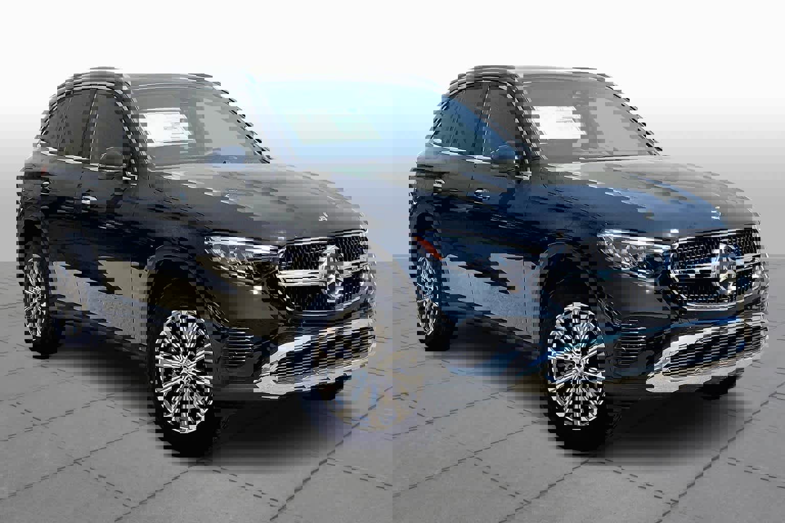 Certified 2025 Mercedes-Benz GLC 300 image 2