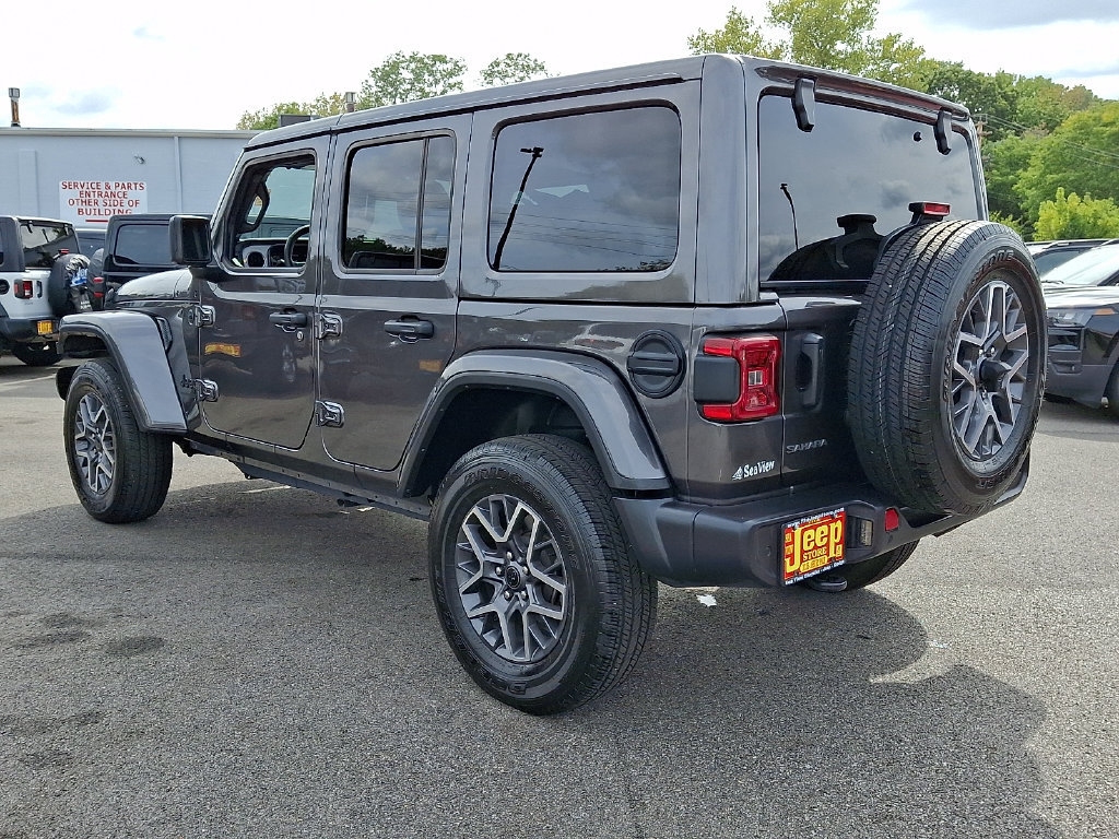 Certified 2025 Jeep Wrangler Unlimited Sahara w/ Dual Top Group AWD/4WD image 4