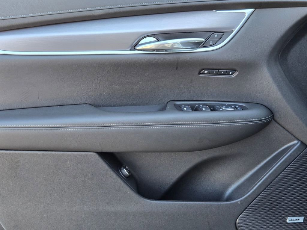 New 2025 Cadillac XT6 Luxury image 24