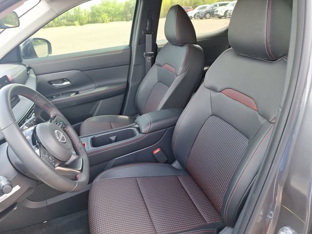 Certified 2025 Nissan Kicks SR w/ Illumination Package FWD image 10