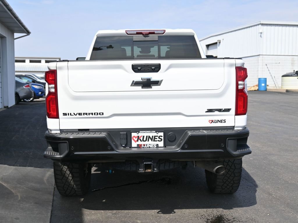 Used 2024 Chevrolet Silverado 2500 ZR2 w/ Technology Package image 8