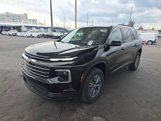 Used 2025 Chevrolet Traverse LT image 1