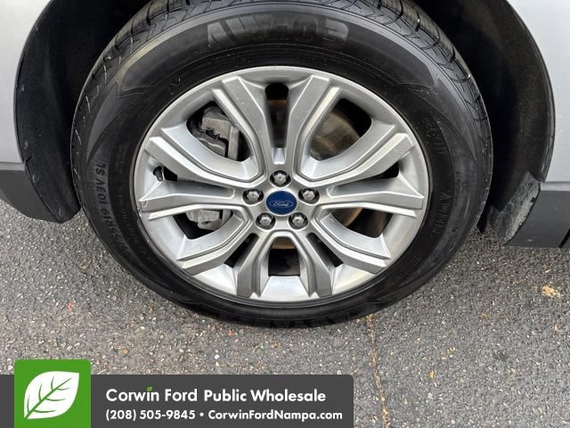 Used 2022 Ford Edge Titanium AWD/4WD image 9