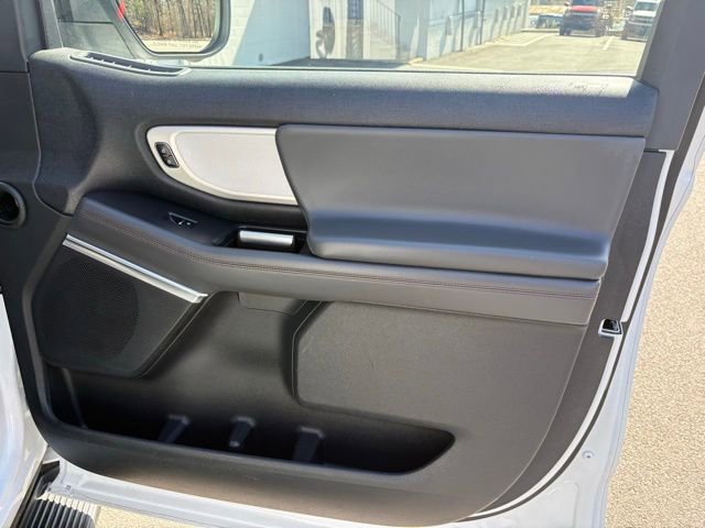 Used 2025 Ford Expedition Active image 44