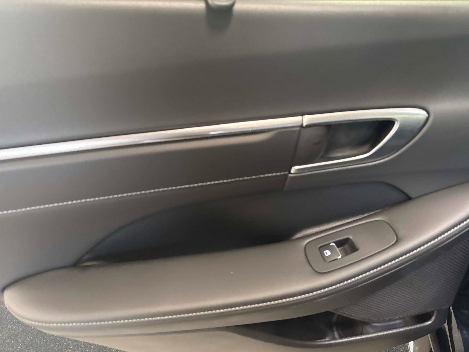 Certified 2023 Hyundai Sonata Limited w/ Cargo Package image 11