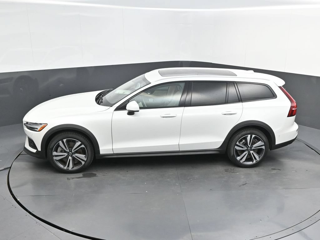 New 2026 Volvo V60 B5 Cross Country Plus w/ Climate Package AWD/4WD image 38