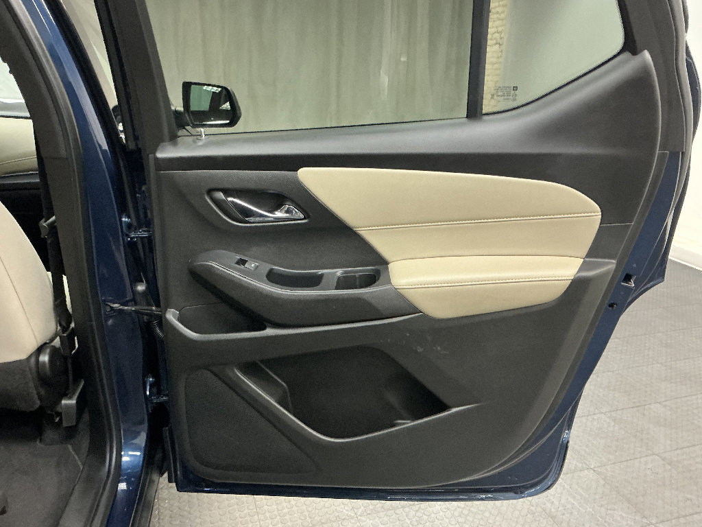 Used 2022 Chevrolet Traverse LS FWD image 35