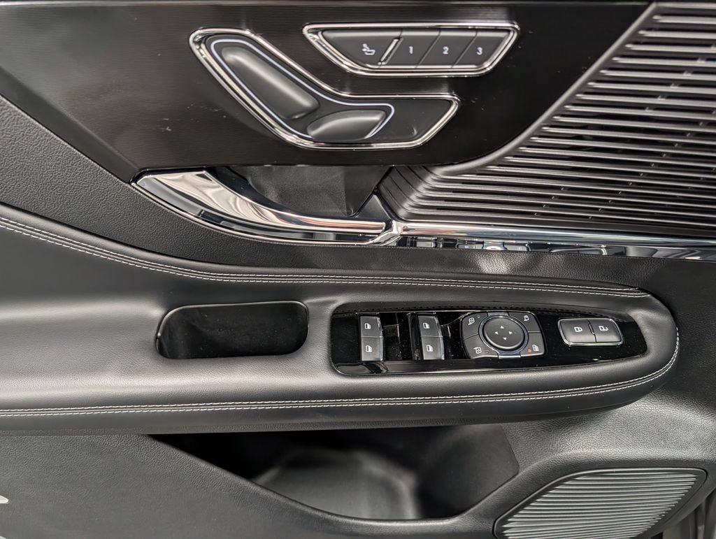 Used 2022 Lincoln Corsair AWD w/ Premium Package image 12