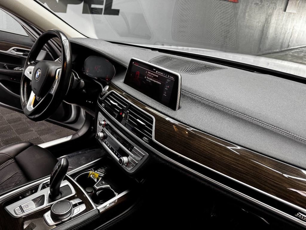 Used 2020 BMW 740i image 54