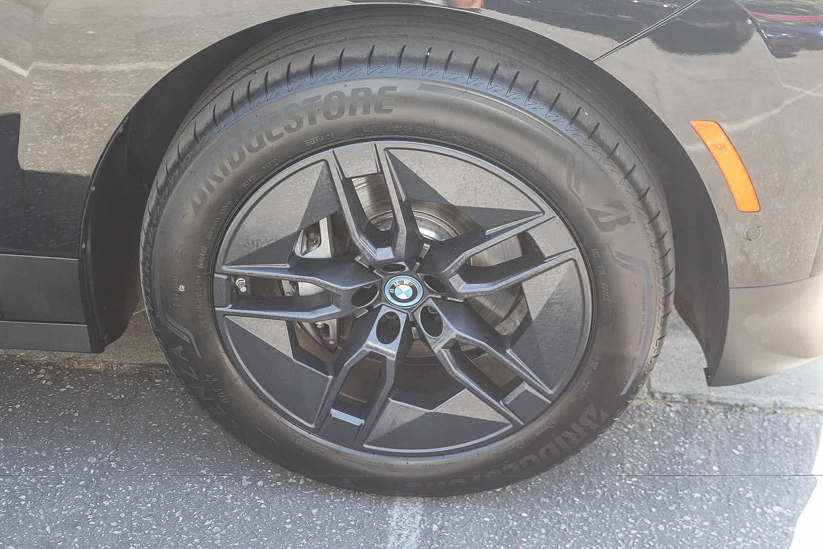Used 2024 BMW iX xDrive50 w/ Convenience Package AWD/4WD image 9