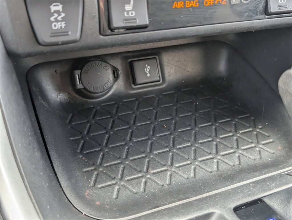 Used 2022 Toyota RAV4 XLE image 18