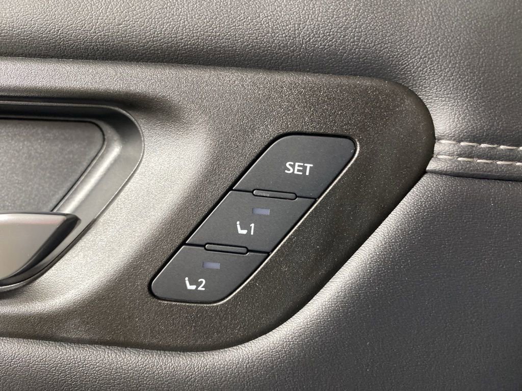 Used 2023 Nissan Pathfinder Platinum image 18