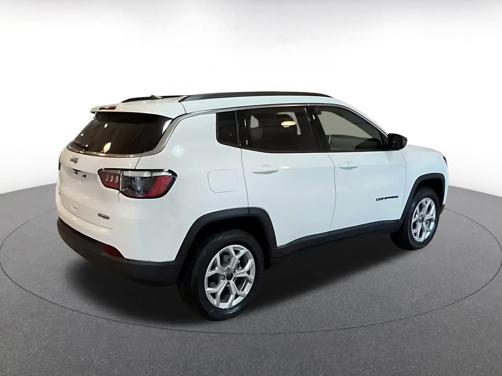 Used 2025 Jeep Compass Latitude AWD/4WD image 14