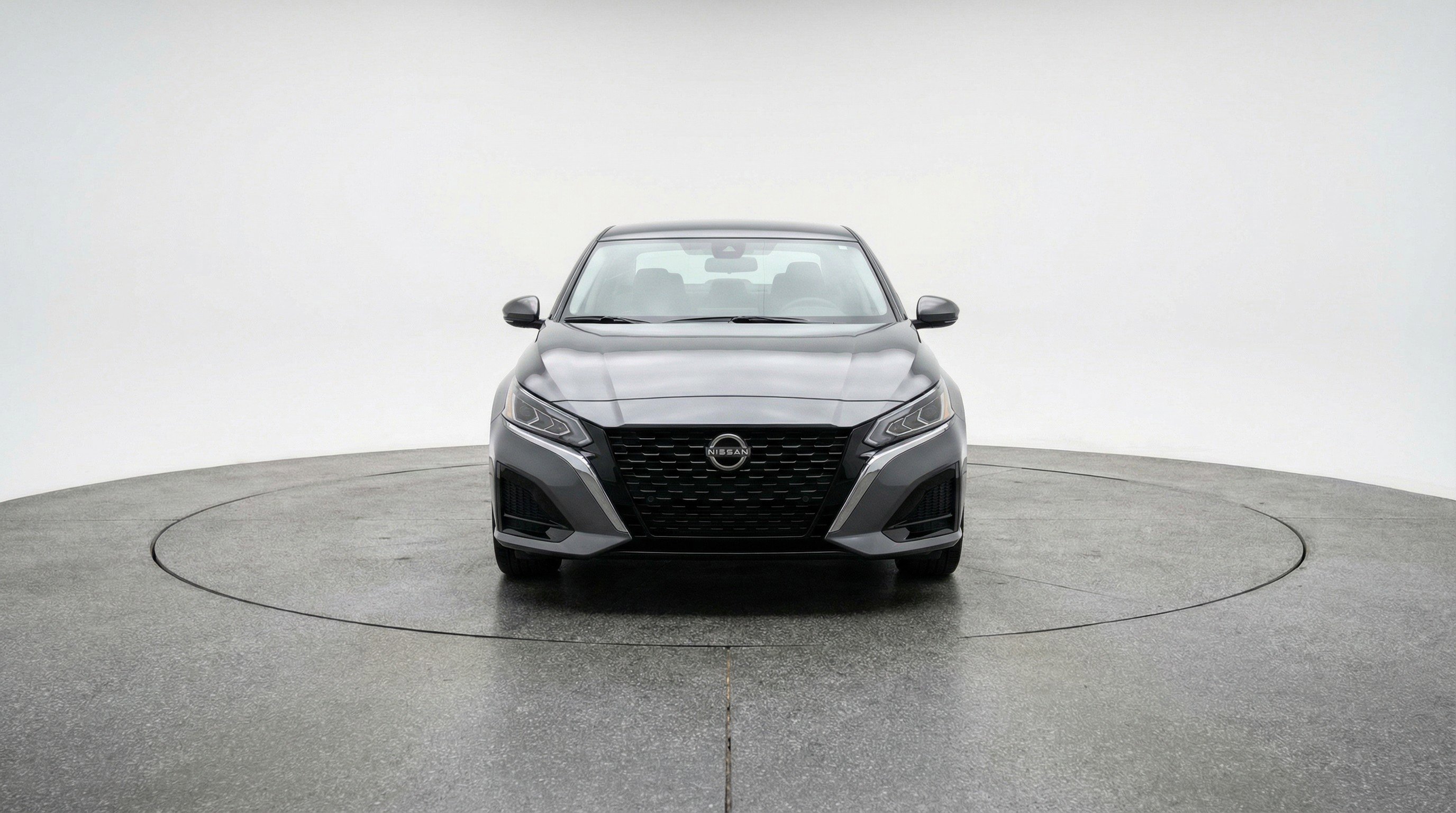 Used 2025 Nissan Altima 2.5 SV image 2