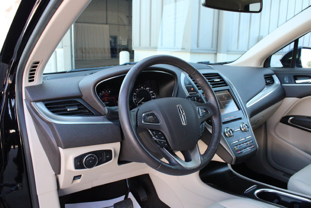 Used 2019 Lincoln MKC Premiere AWD/4WD image 2