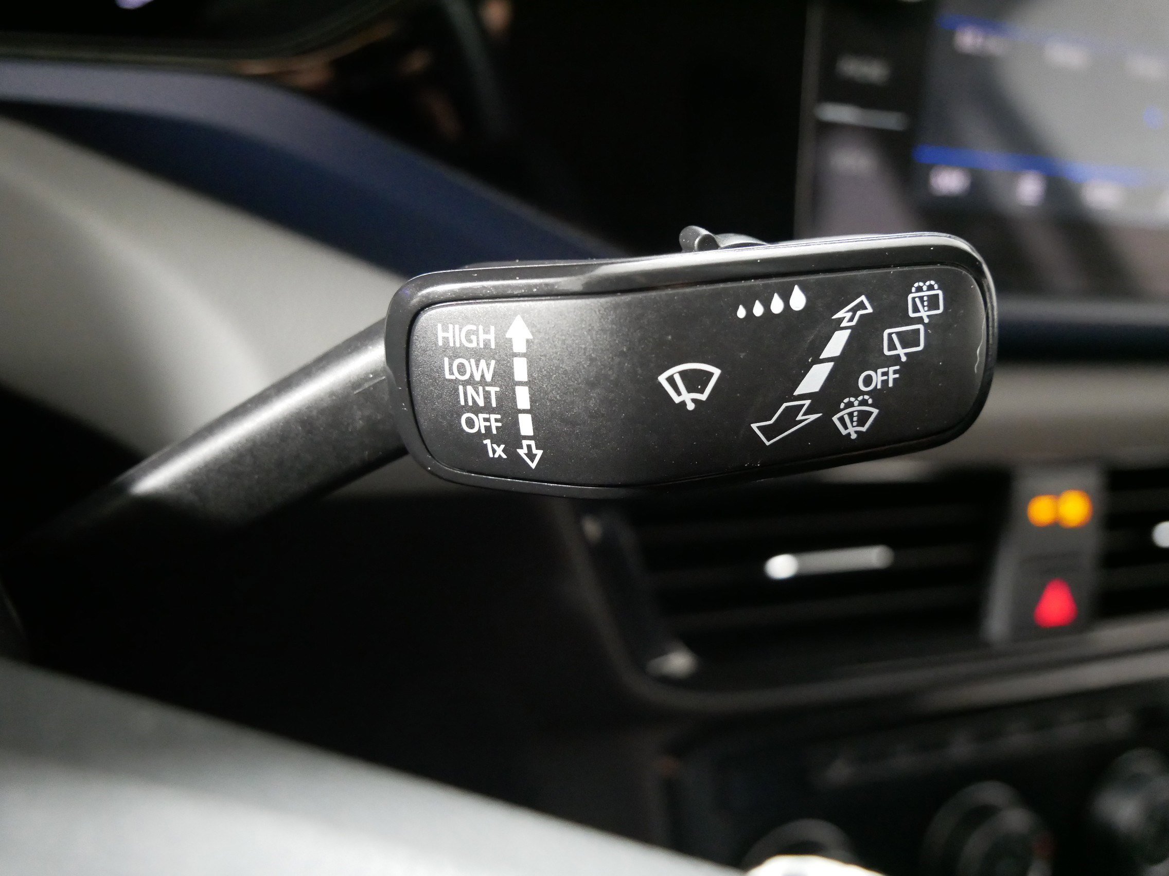 Used 2023 Volkswagen Taos SE image 31