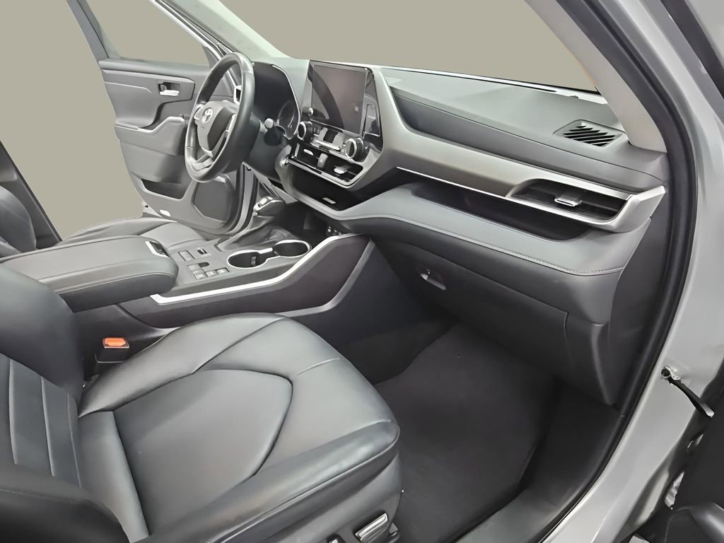Used 2023 Toyota Highlander Limited image 28