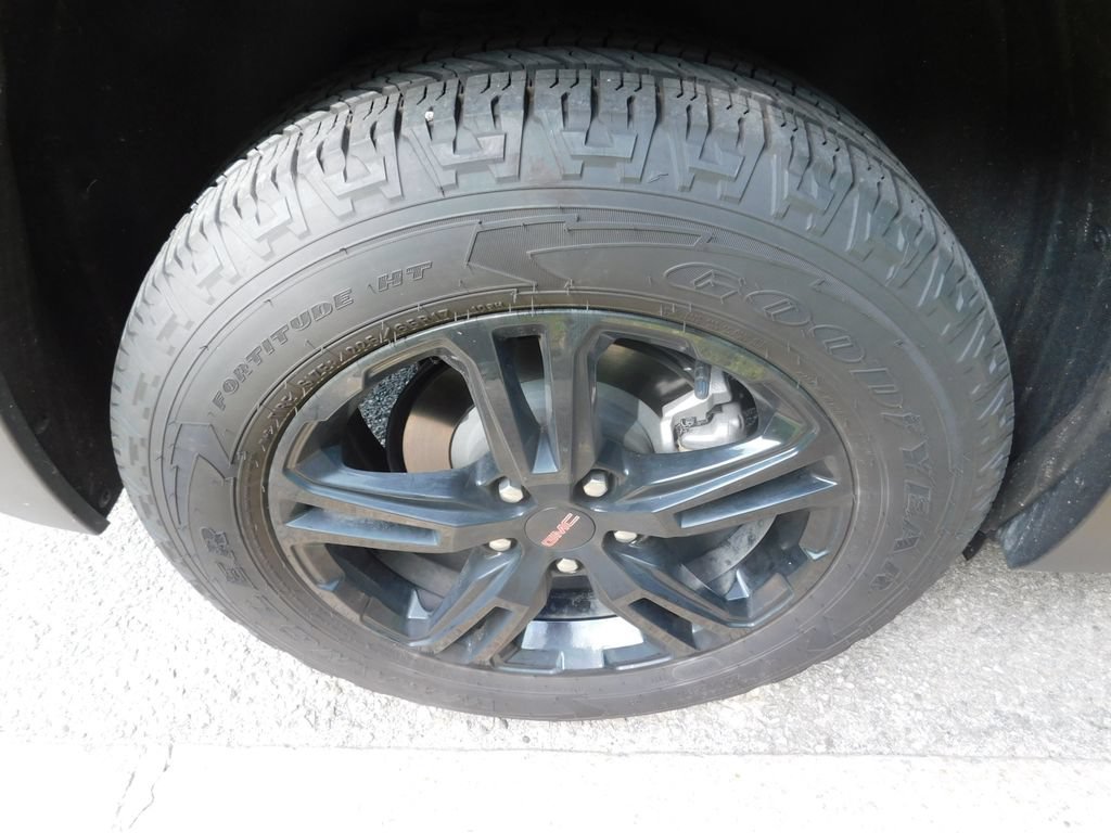 Certified 2024 GMC Terrain AT4 w/ Tech Package AWD/4WD image 9