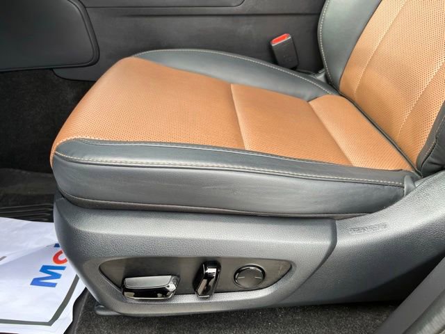 Used 2024 Lexus GX 550 w/ Cold Area Package AWD/4WD image 16