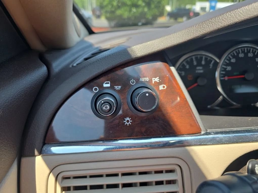 Used 2009 Buick LaCrosse CX FWD image 20
