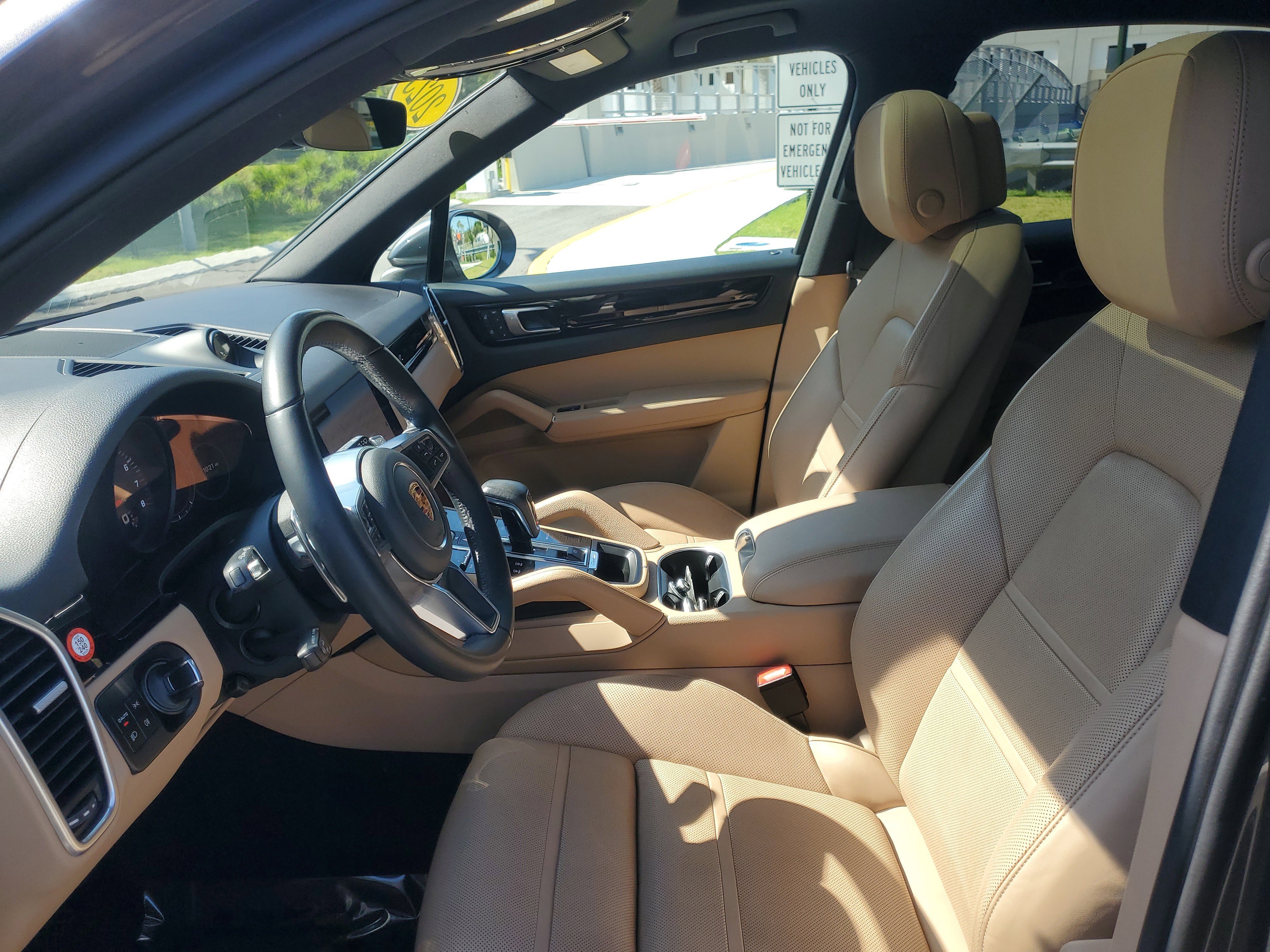 Used 2023 Porsche Cayenne AWD/4WD image 15