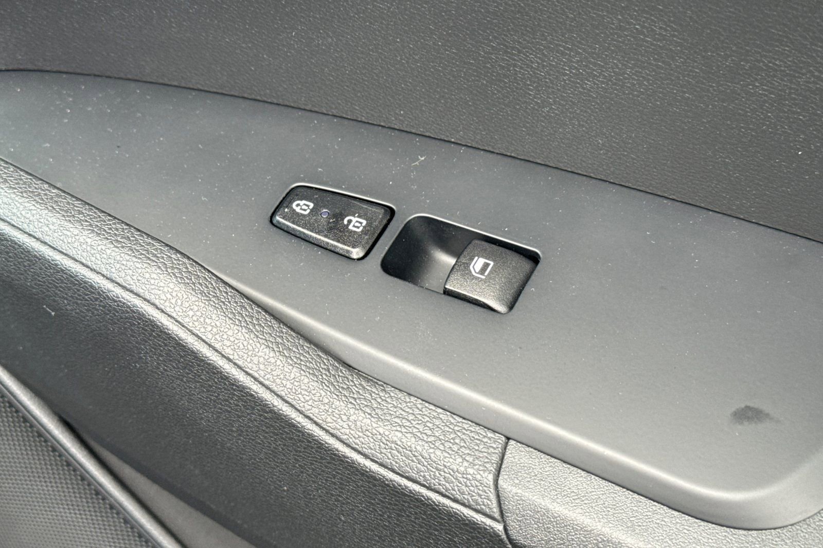 Certified 2025 Kia Sportage LX image 23