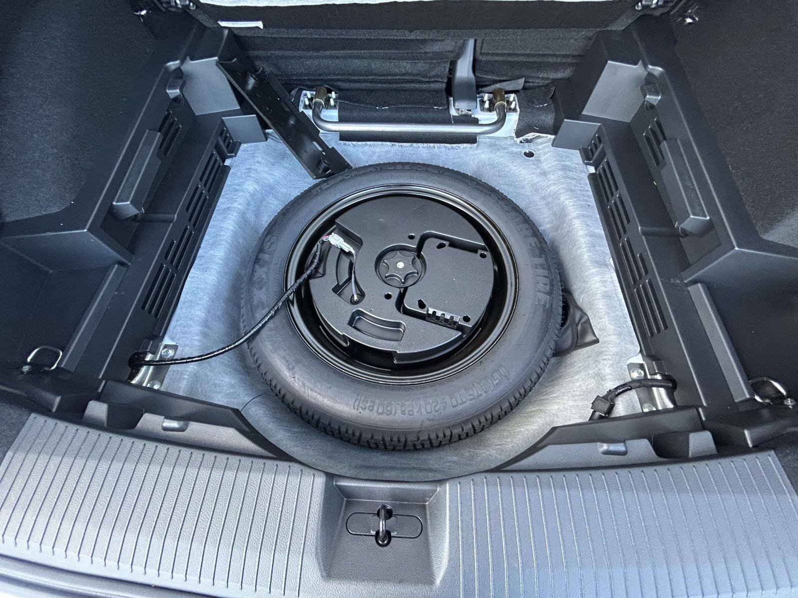 Used 2024 Nissan Rogue SV w/ SV Premium Package image 17