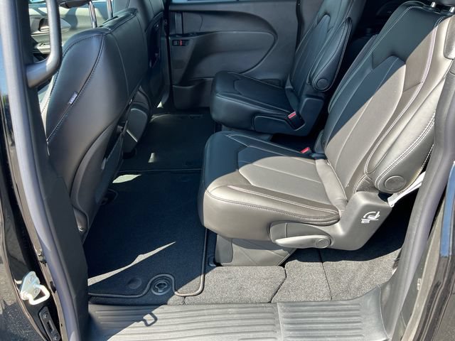 New 2027 Chrysler Pacifica Select w/ Family Tech Group FWD image 25