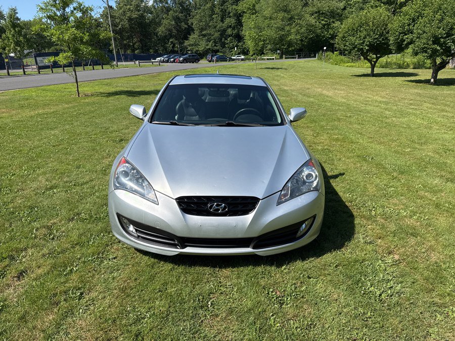 Used 2010 Hyundai Genesis 3.8 RWD image 8