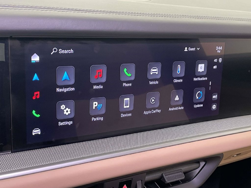 Certified 2024 Porsche Cayenne AWD/4WD image 28