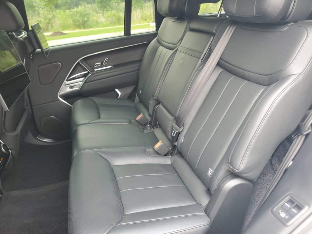 Used 2025 Land Rover Range Rover Long Wheelbase Autobiography AWD/4WD image 33