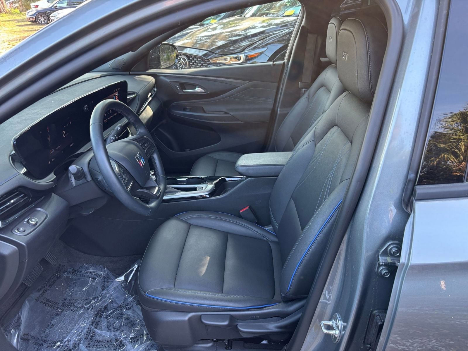 Used 2025 Buick Envista Sport Touring image 28