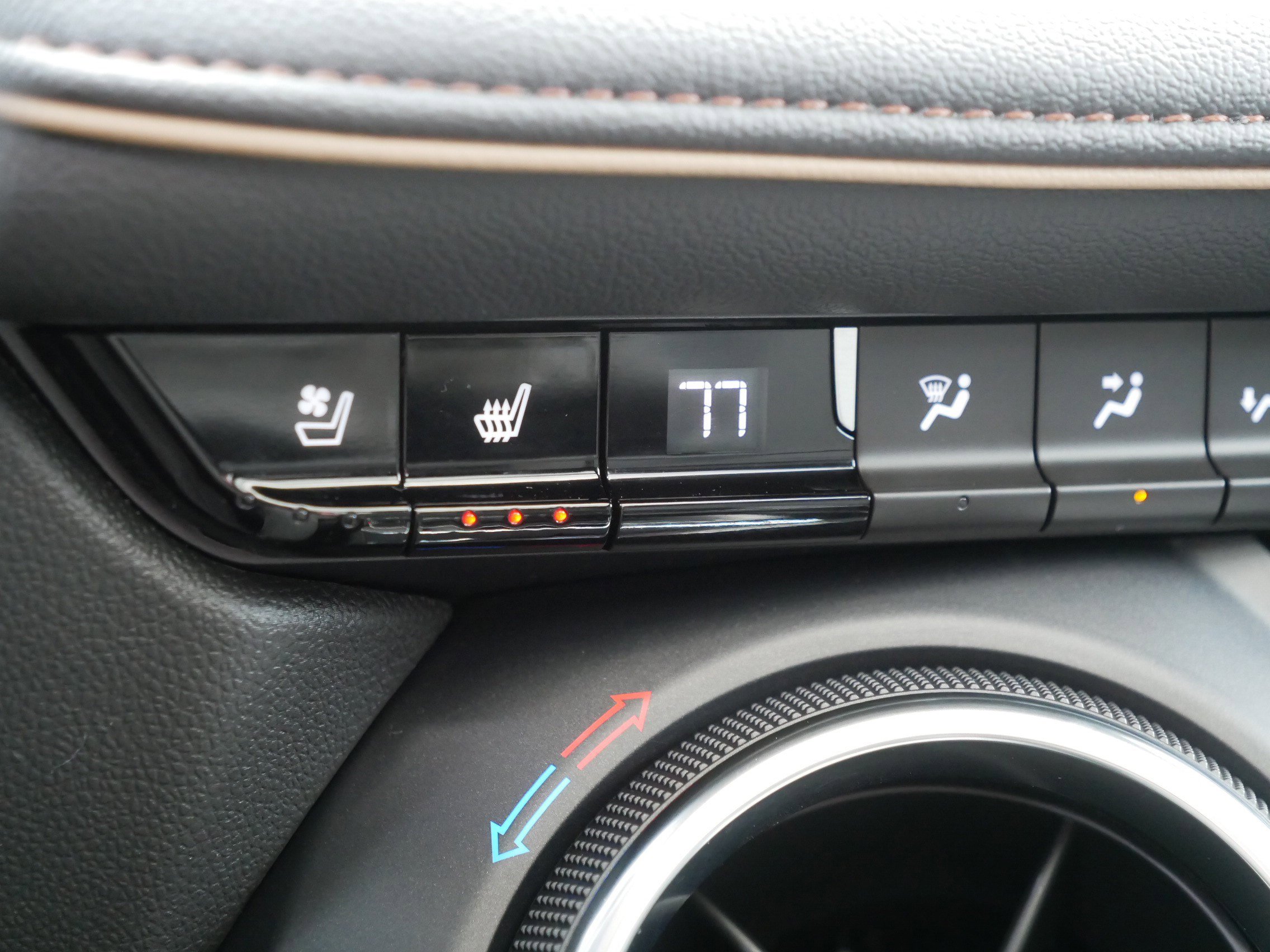 Used 2022 Chevrolet Blazer Premier w/ Enhanced Convenience Package AWD/4WD image 33