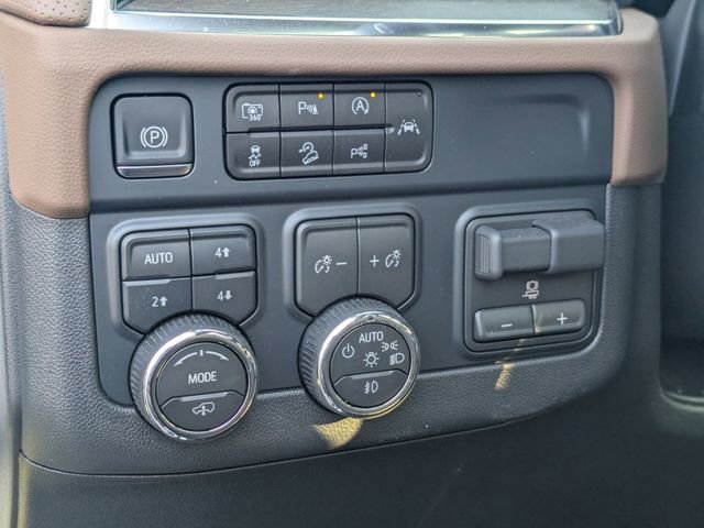 New 2025 Chevrolet Suburban High Country image 15