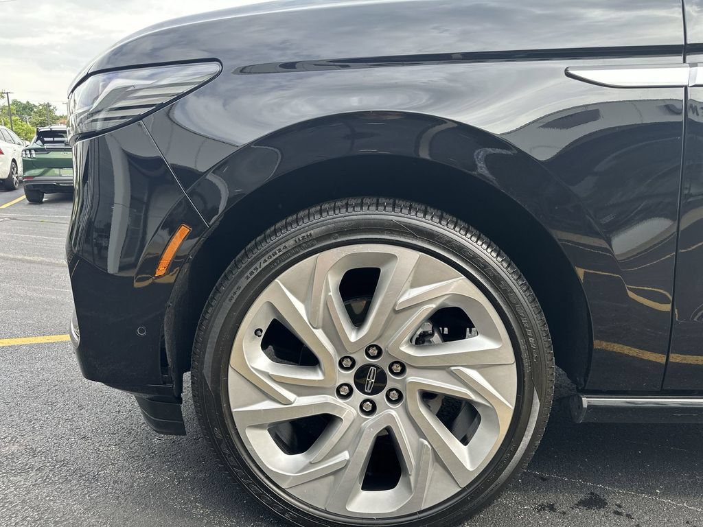 Certified 2025 Lincoln Navigator Reserve AWD/4WD image 19