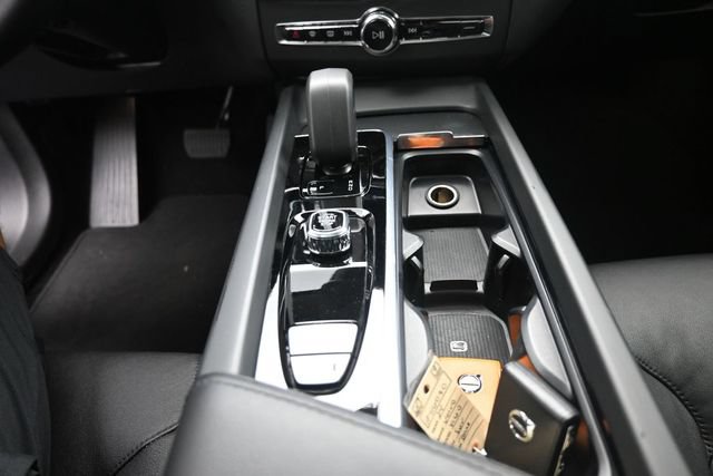 Certified 2024 Volvo XC60 B5 Core AWD/4WD image 13