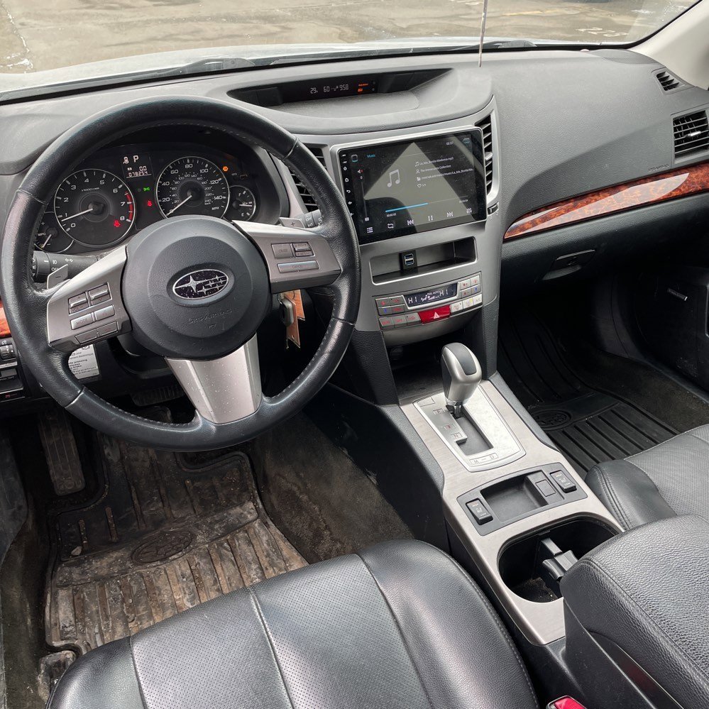 Used 2011 Subaru Outback 2.5i Limited image 9