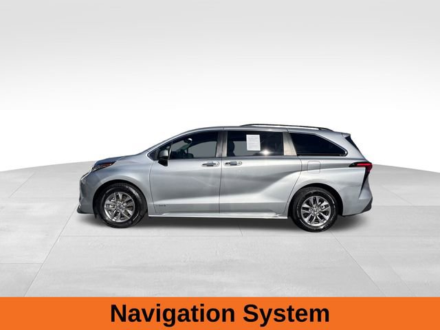 Used 2021 Toyota Sienna XLE image 2