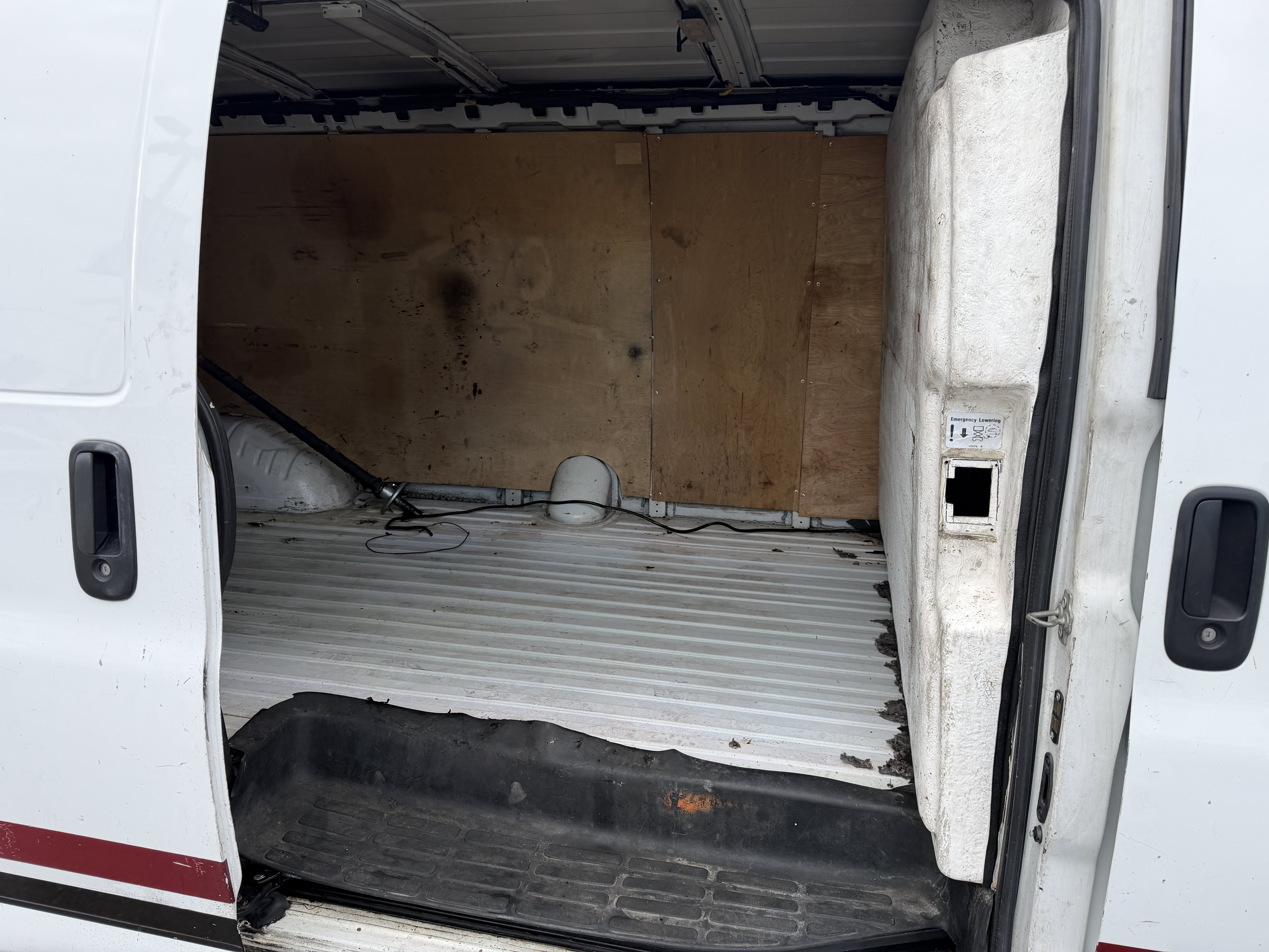 Used 2017 Chevrolet Express 3500 Extended RWD image 10