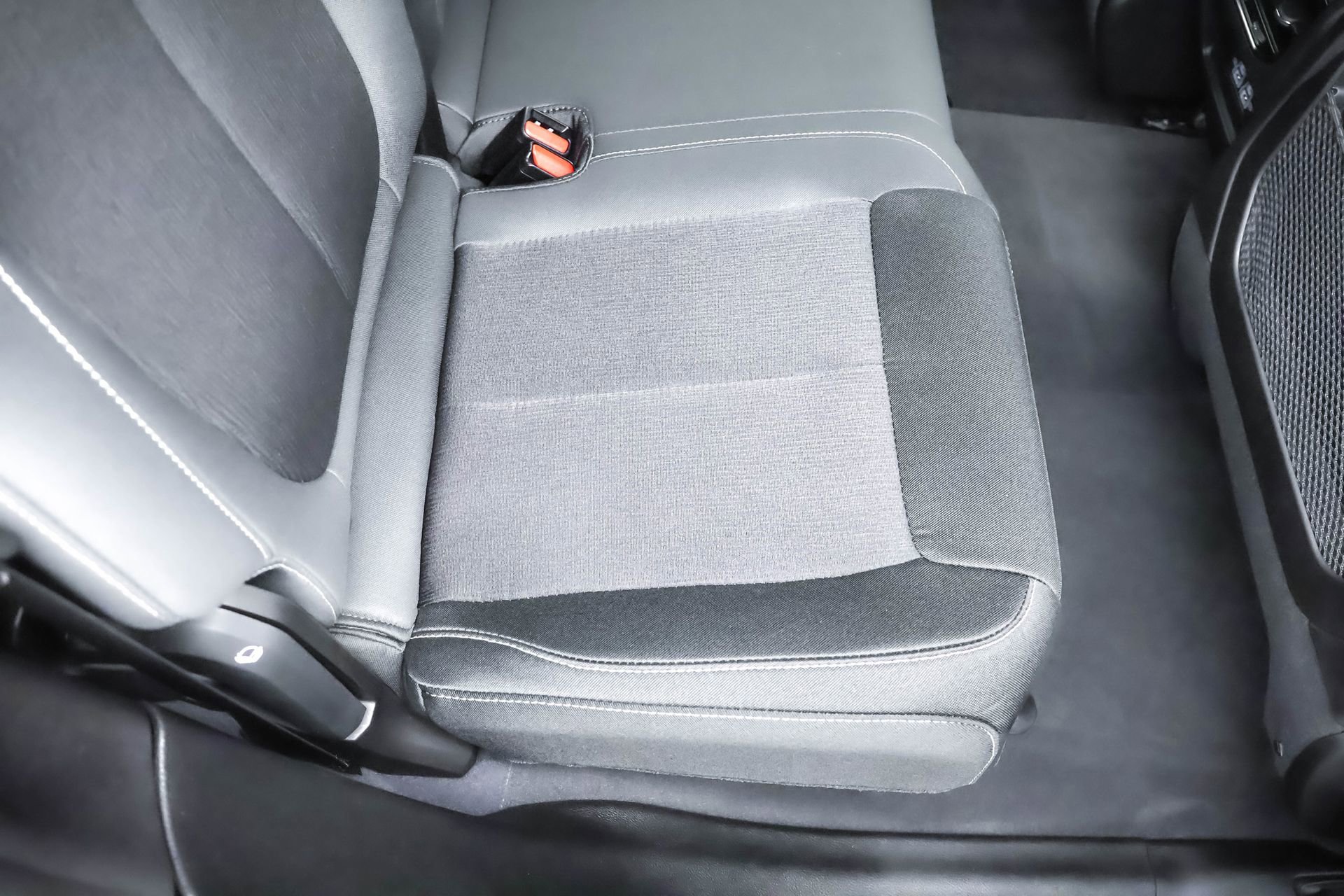 Used 2023 Jeep Grand Cherokee Laredo X image 31