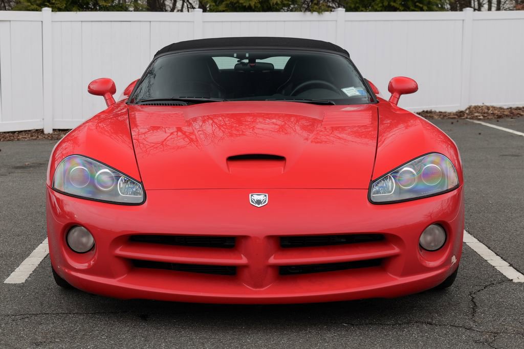 Used 2004 Dodge Viper SRT-10 image 2
