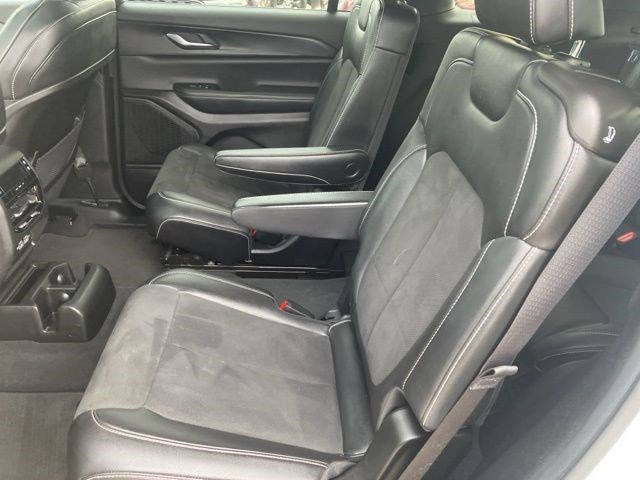 Used 2023 Jeep Grand Cherokee L Laredo AWD/4WD image 23