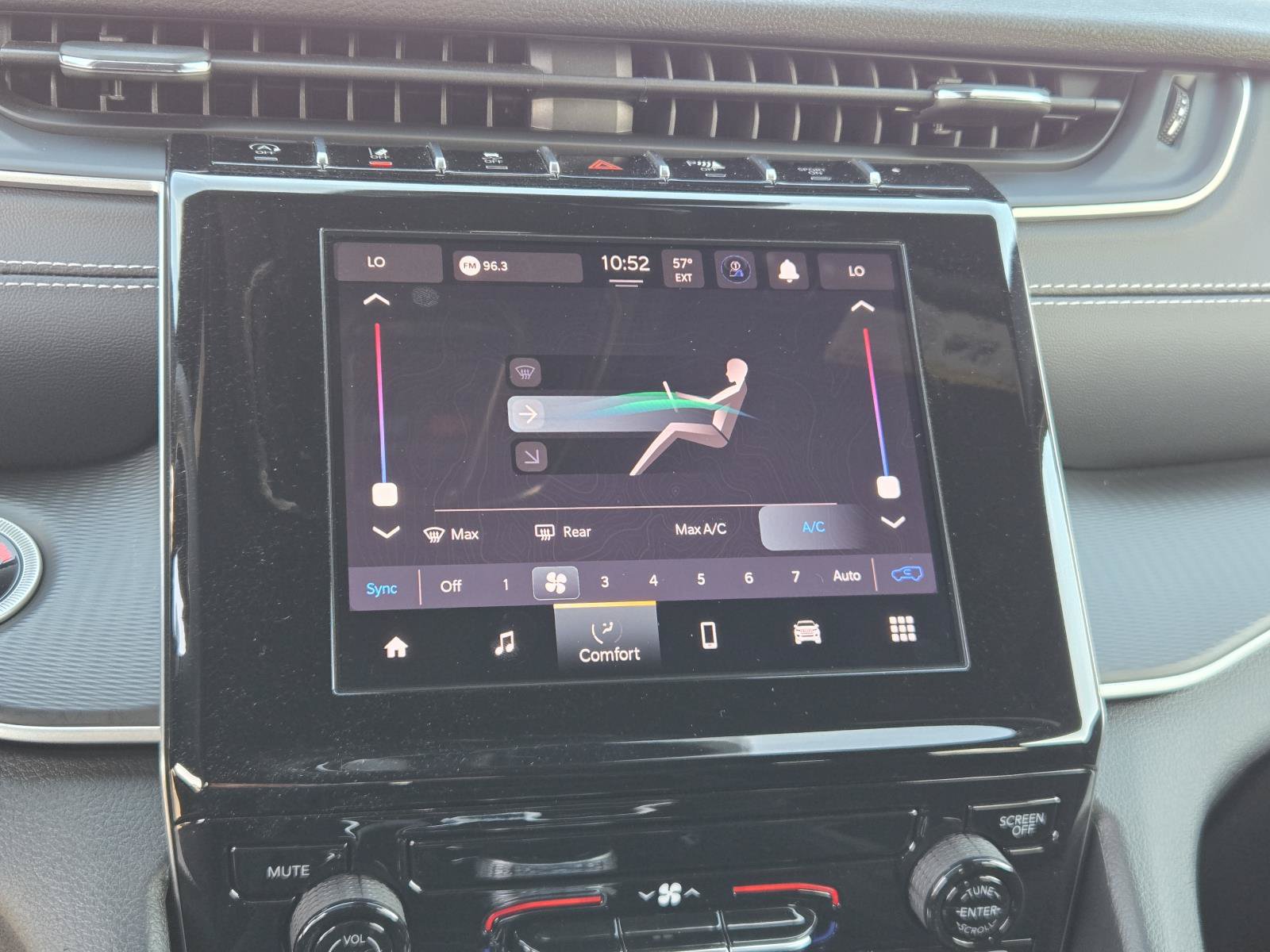 Used 2025 Jeep Grand Cherokee Laredo X RWD image 10
