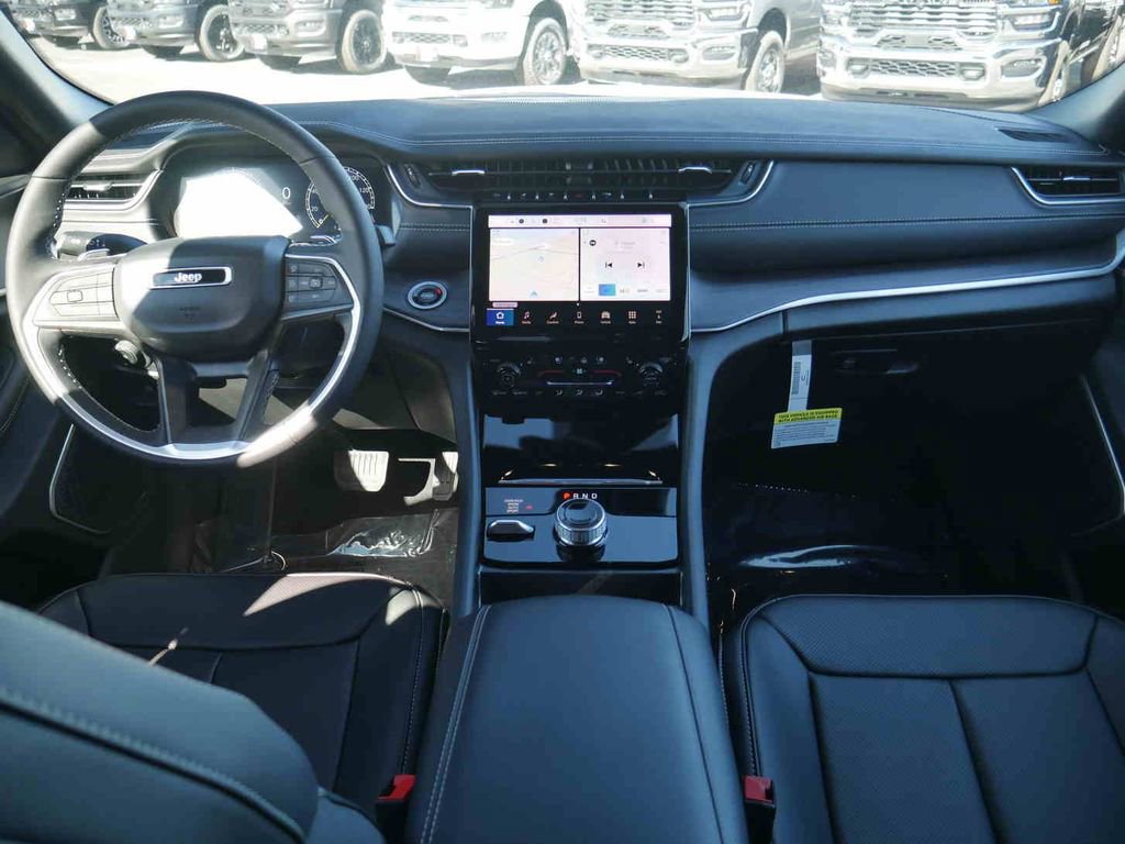 New 2025 Jeep Grand Cherokee Limited w/ Luxury Tech Group II image 4